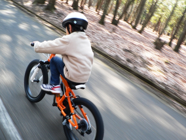 自転車講習で安全な地域作り